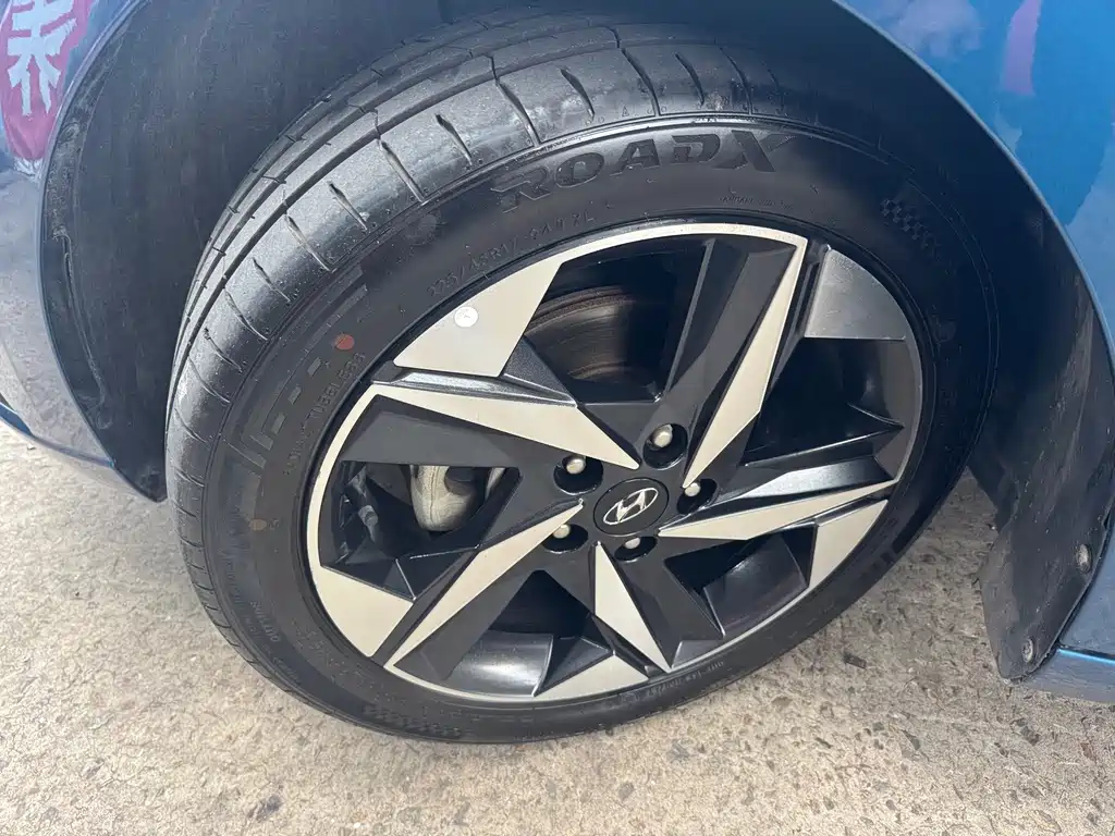 Hyundai Elantra — фото 19