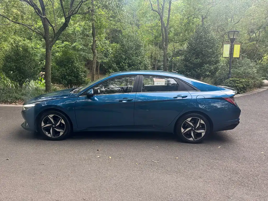 Hyundai Elantra — фото 7