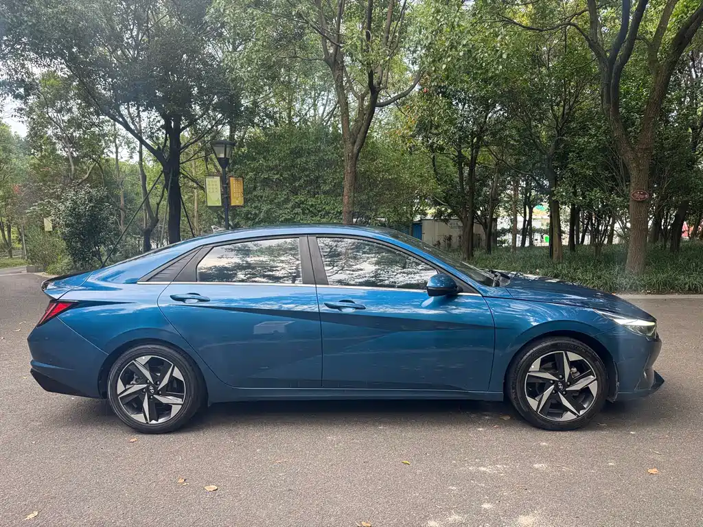 Hyundai Elantra — фото 8