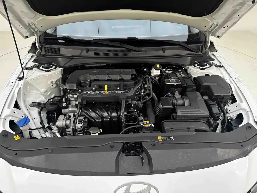 Hyundai Elantra — фото 25