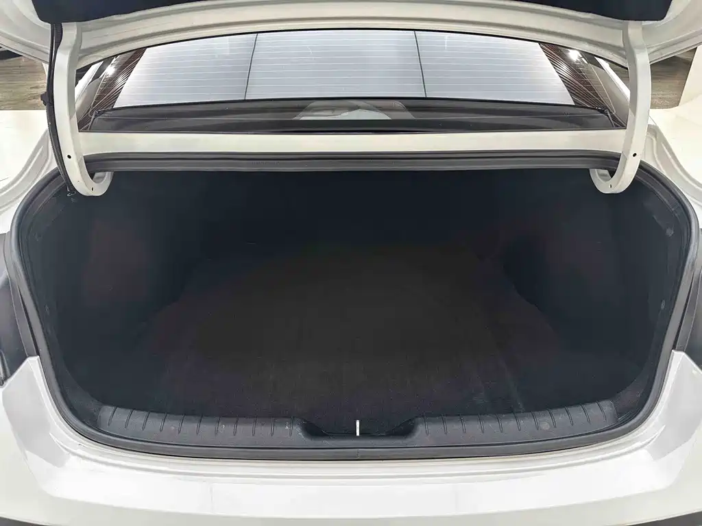 Hyundai Elantra — фото 26
