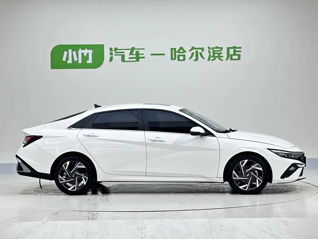 Hyundai Elantra — фото 4