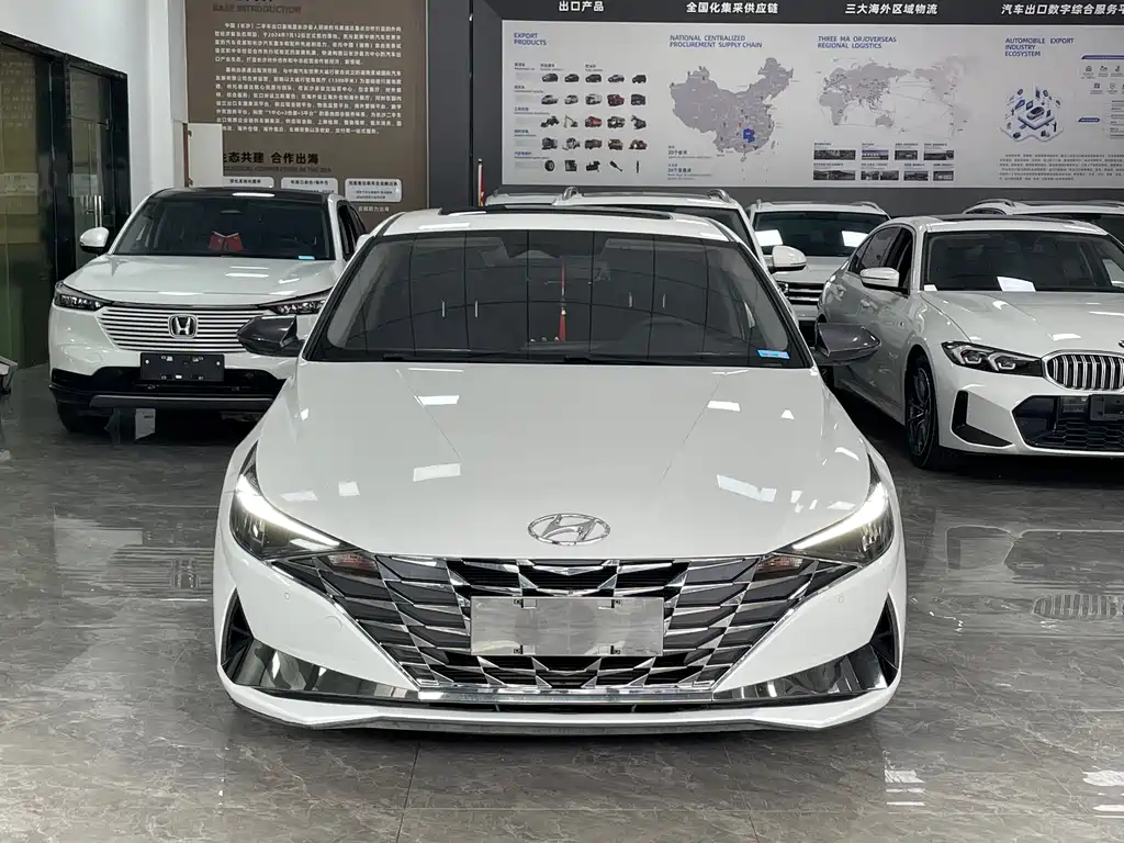 Hyundai Elantra — фото 2