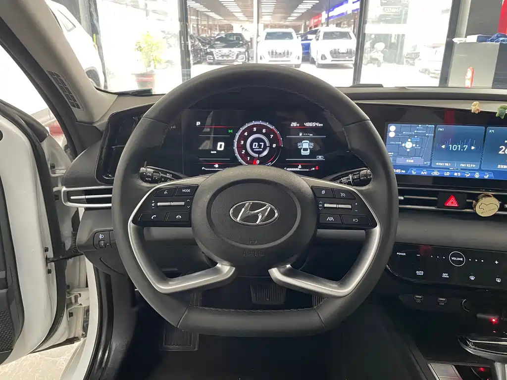 Hyundai Elantra — фото 9