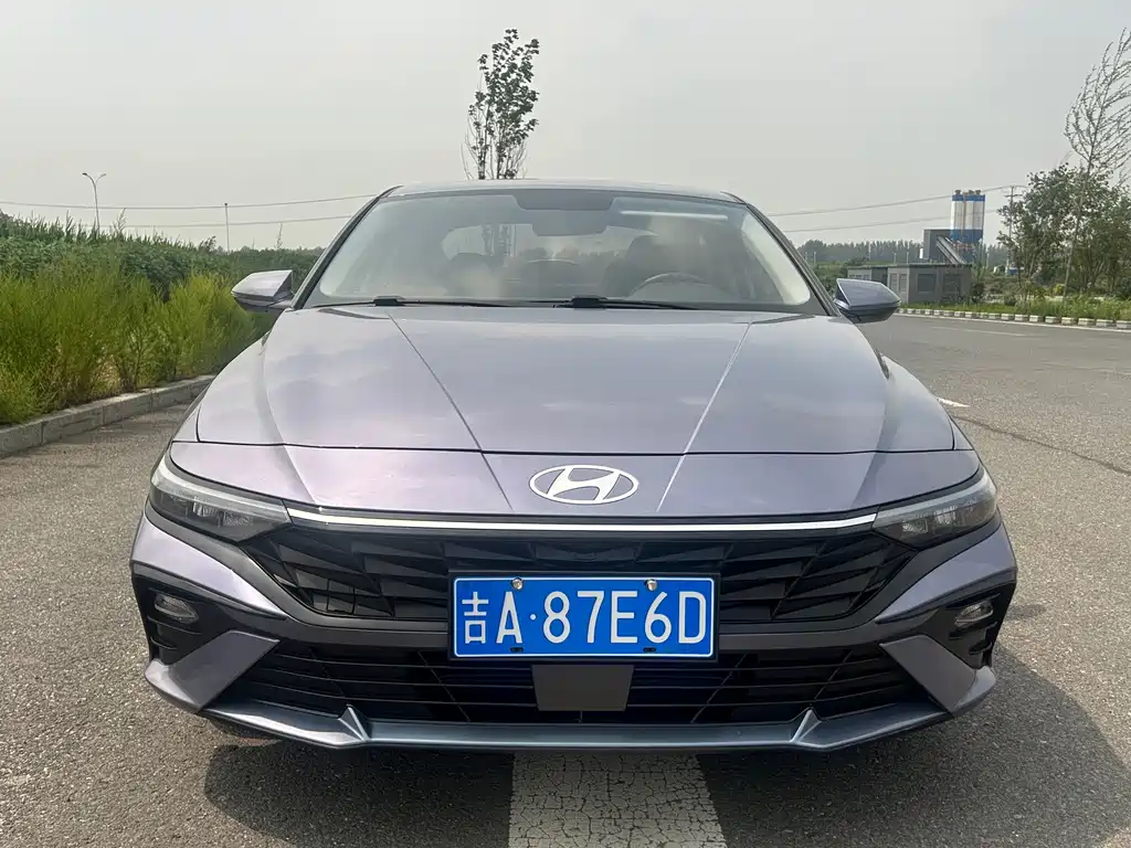 Hyundai Elantra — фото 2