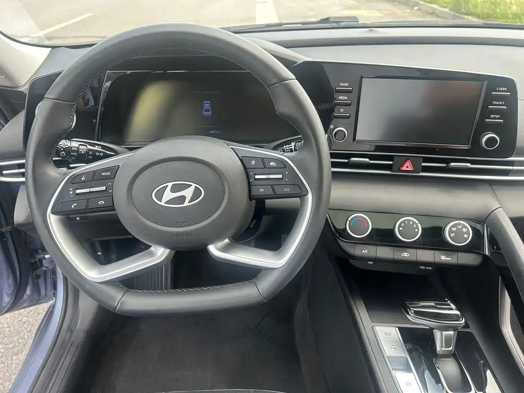 Hyundai Elantra — фото 14