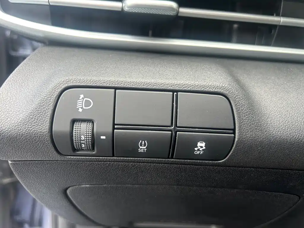 Hyundai Elantra — фото 17
