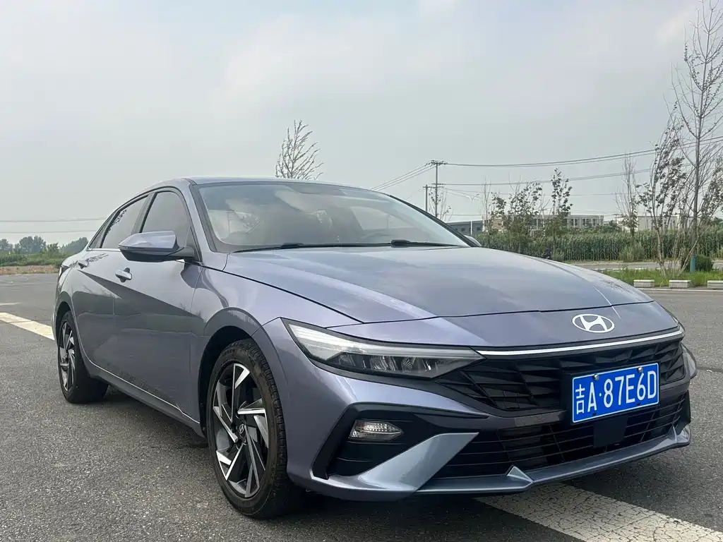 Hyundai Elantra — фото 3