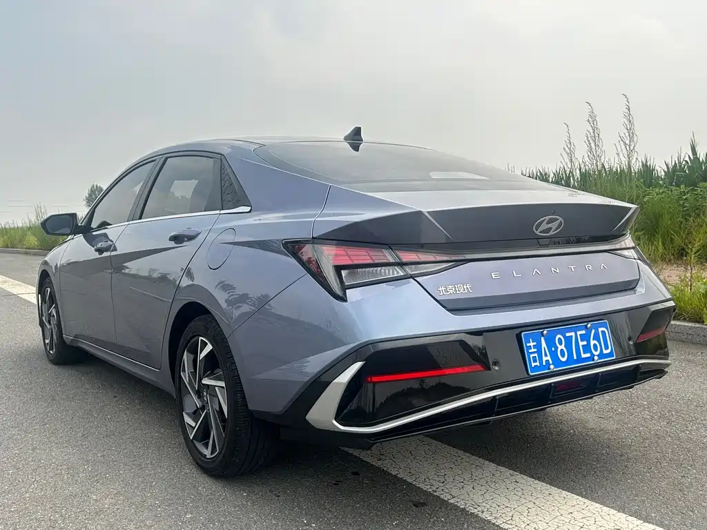 Hyundai Elantra — фото 4