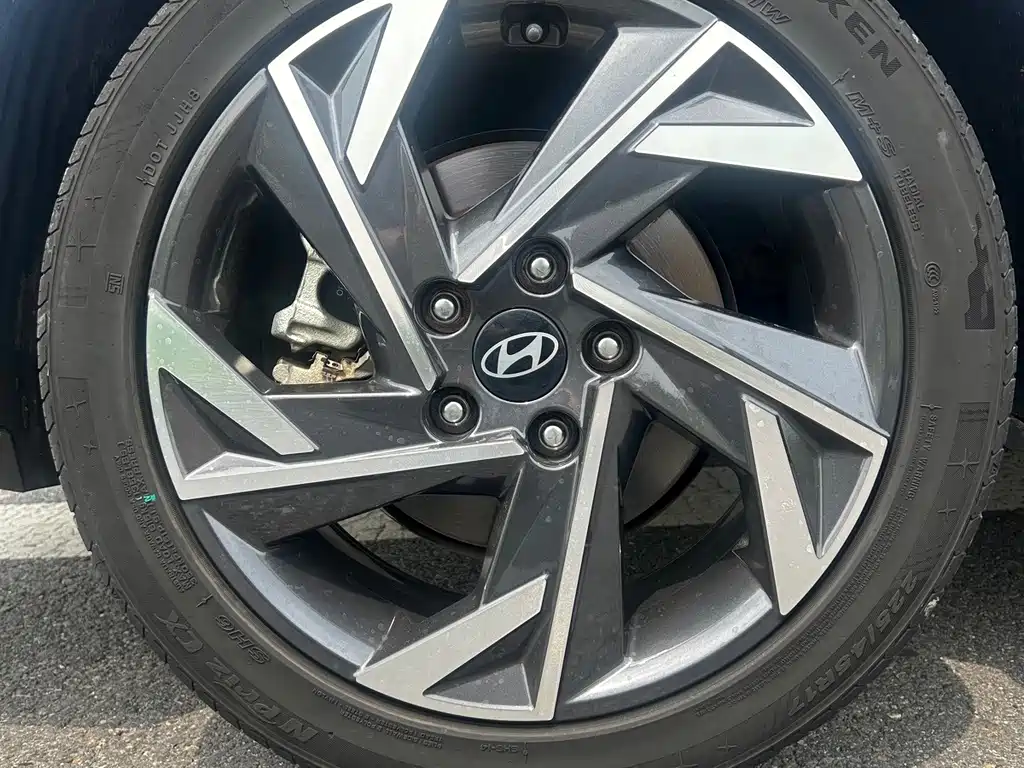 Hyundai Elantra — фото 10