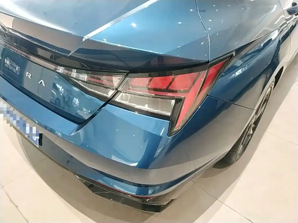 Hyundai Elantra — фото 8