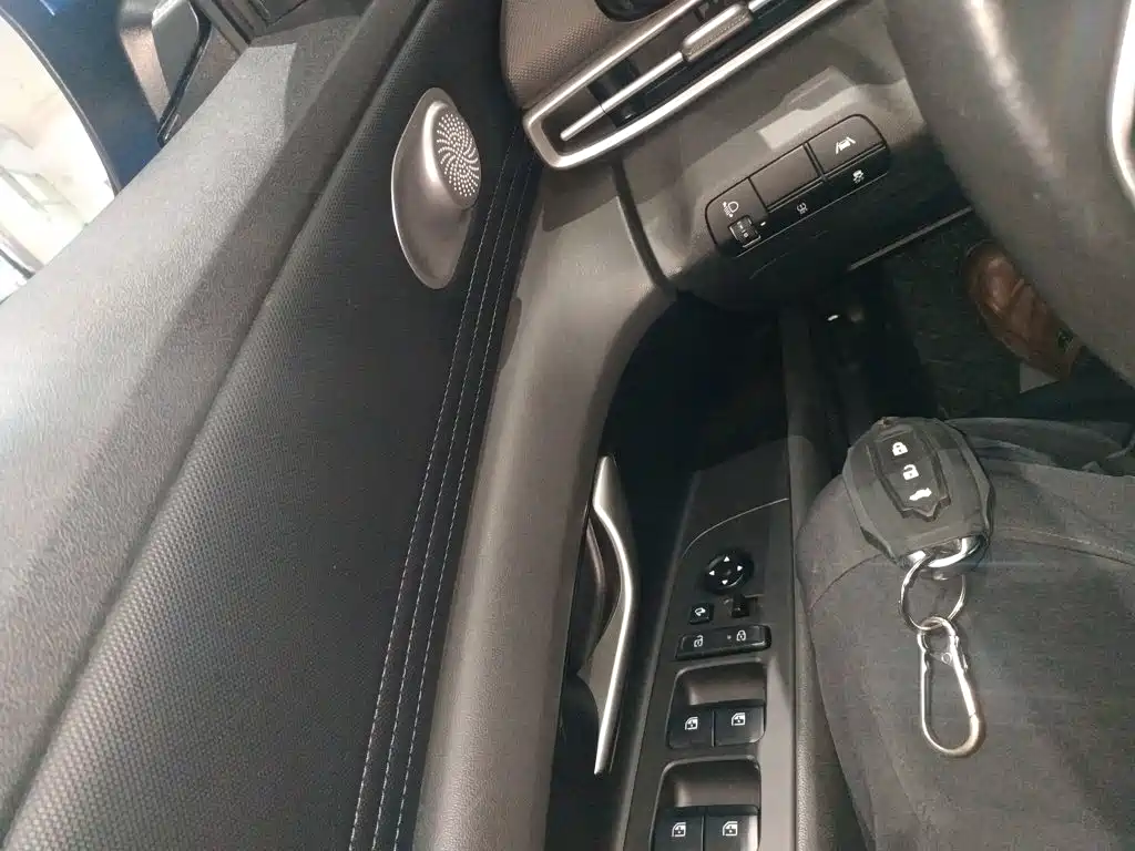 Hyundai Elantra — фото 9