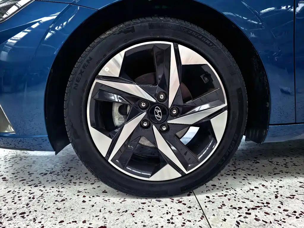 Hyundai Elantra — фото 14