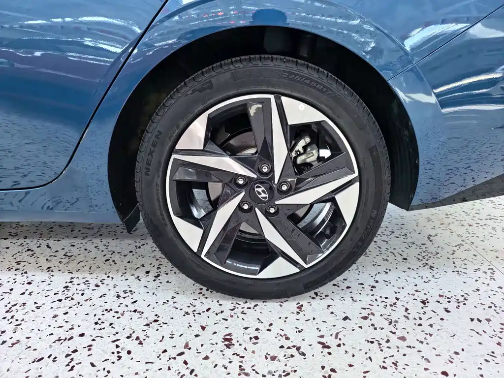 Hyundai Elantra — фото 16
