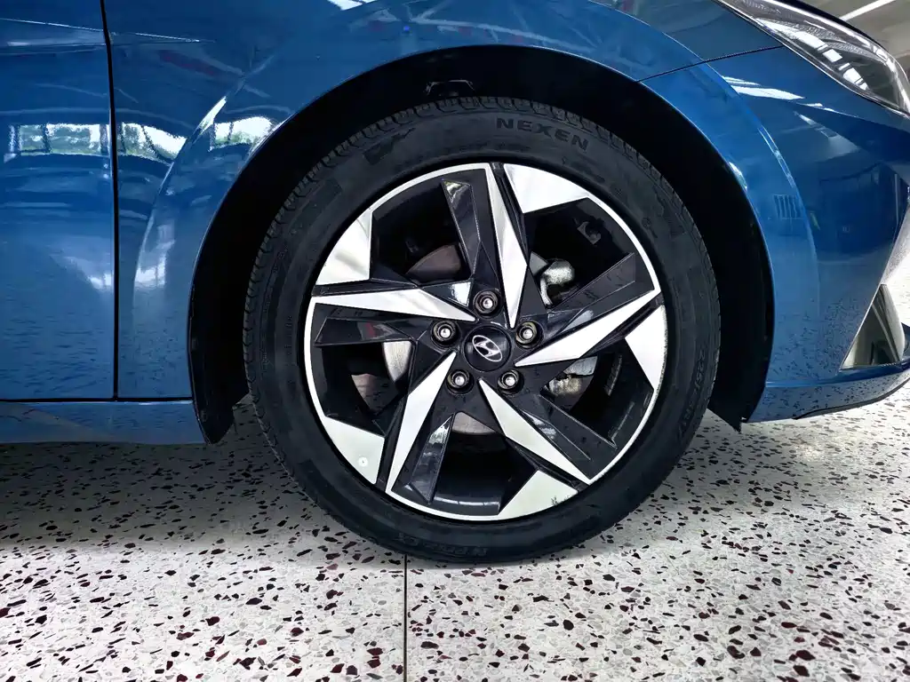 Hyundai Elantra — фото 17