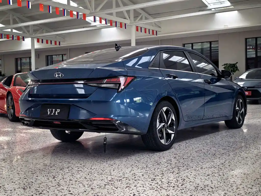 Hyundai Elantra — фото 18