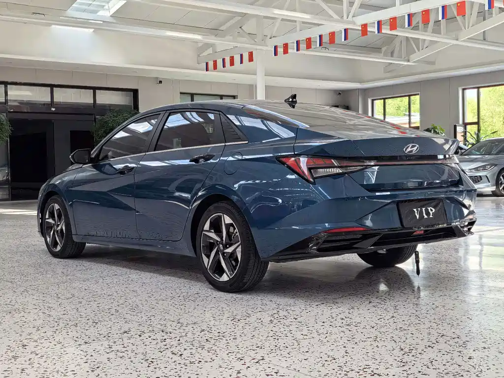 Hyundai Elantra — фото 20