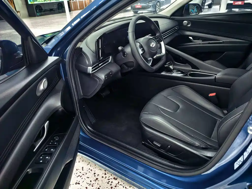 Hyundai Elantra — фото 4