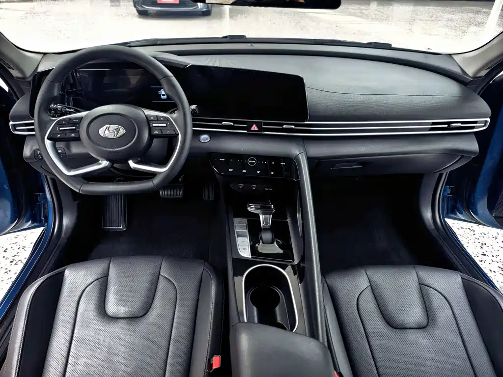 Hyundai Elantra — фото 9