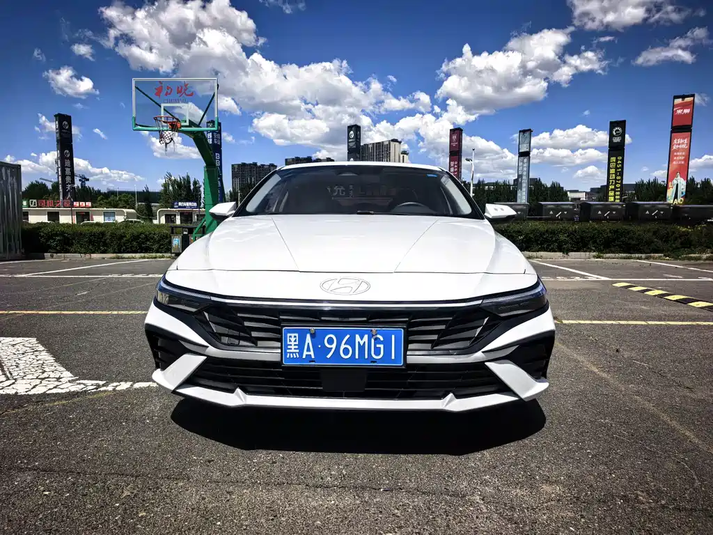 Hyundai Elantra — фото 2