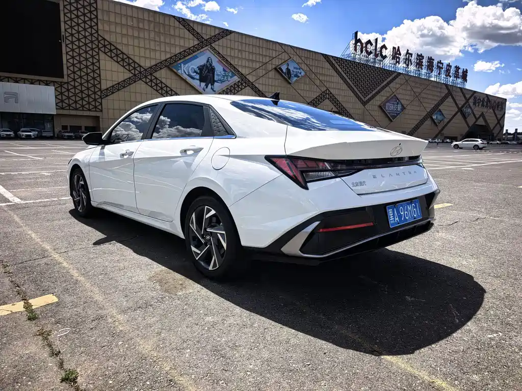 Hyundai Elantra — фото 4