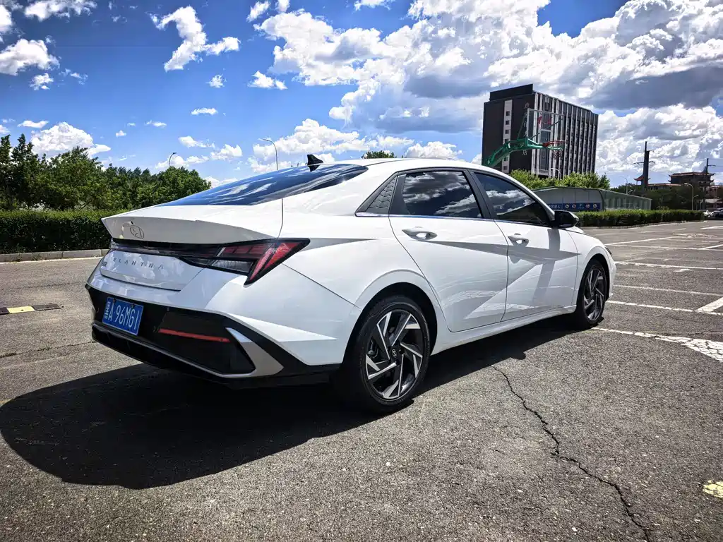 Hyundai Elantra — фото 6