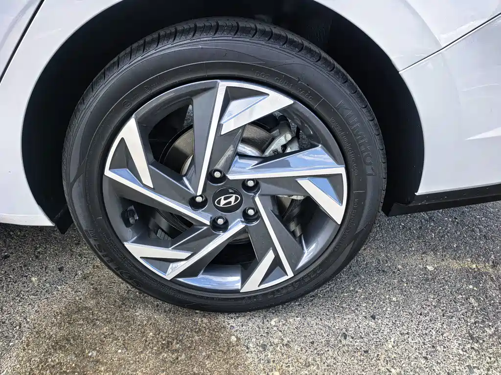 Hyundai Elantra — фото 7