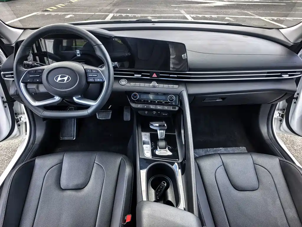 Hyundai Elantra — фото 10