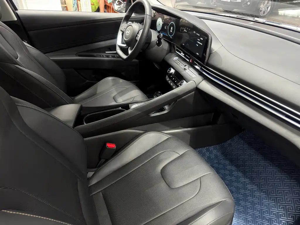 Hyundai Elantra — фото 33