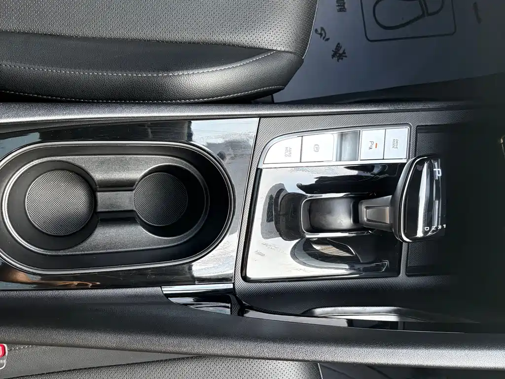 Hyundai Elantra — фото 11