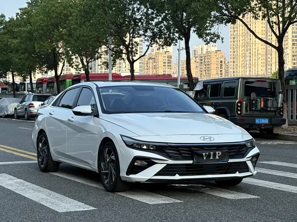 Hyundai Elantra — фото 3