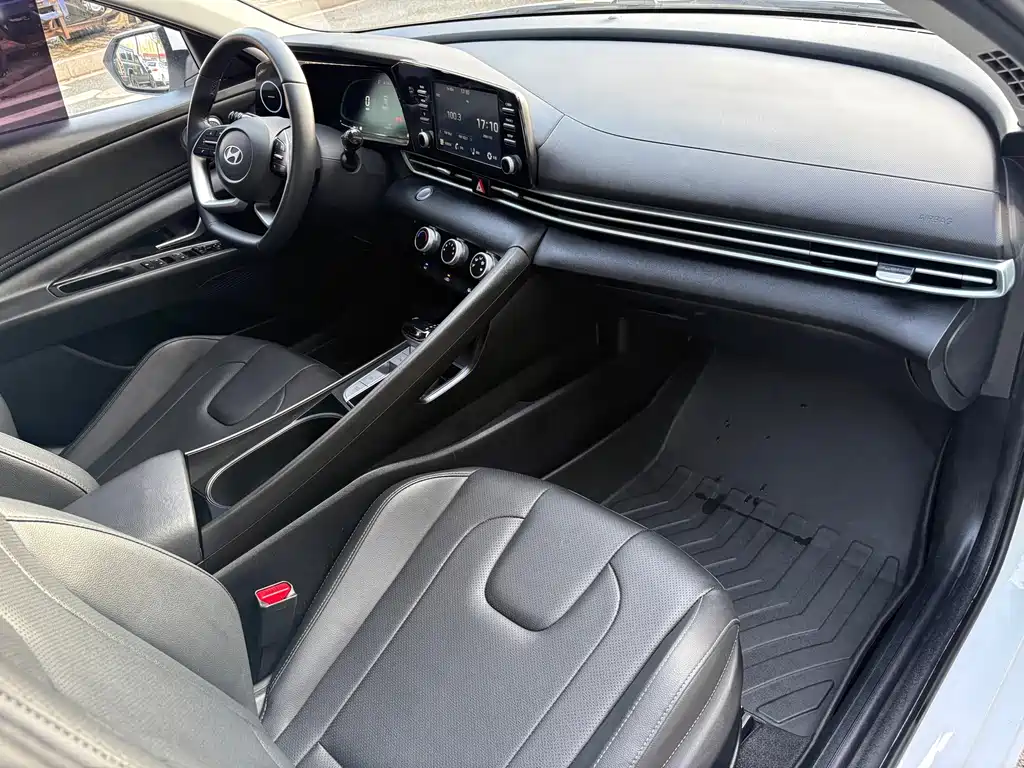Hyundai Elantra — фото 9