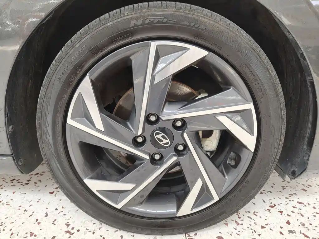 Hyundai Elantra — фото 17