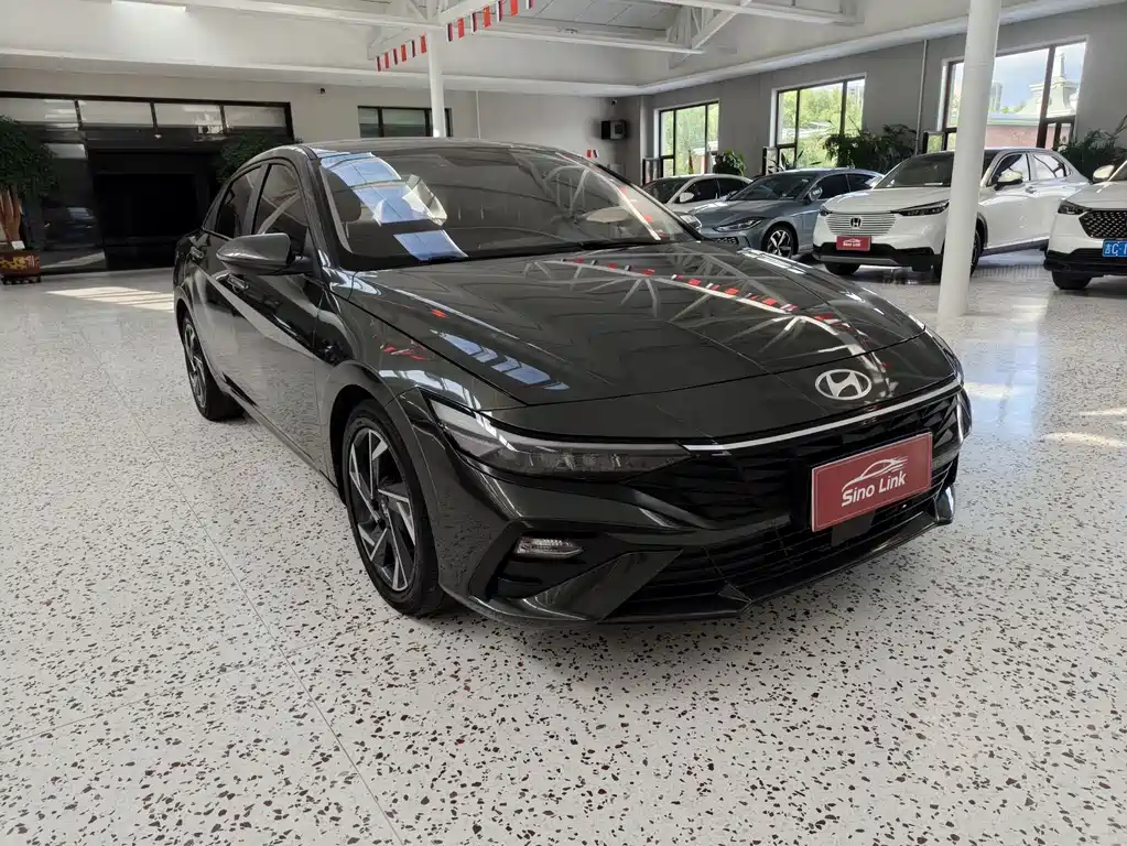 Hyundai Elantra — фото 3