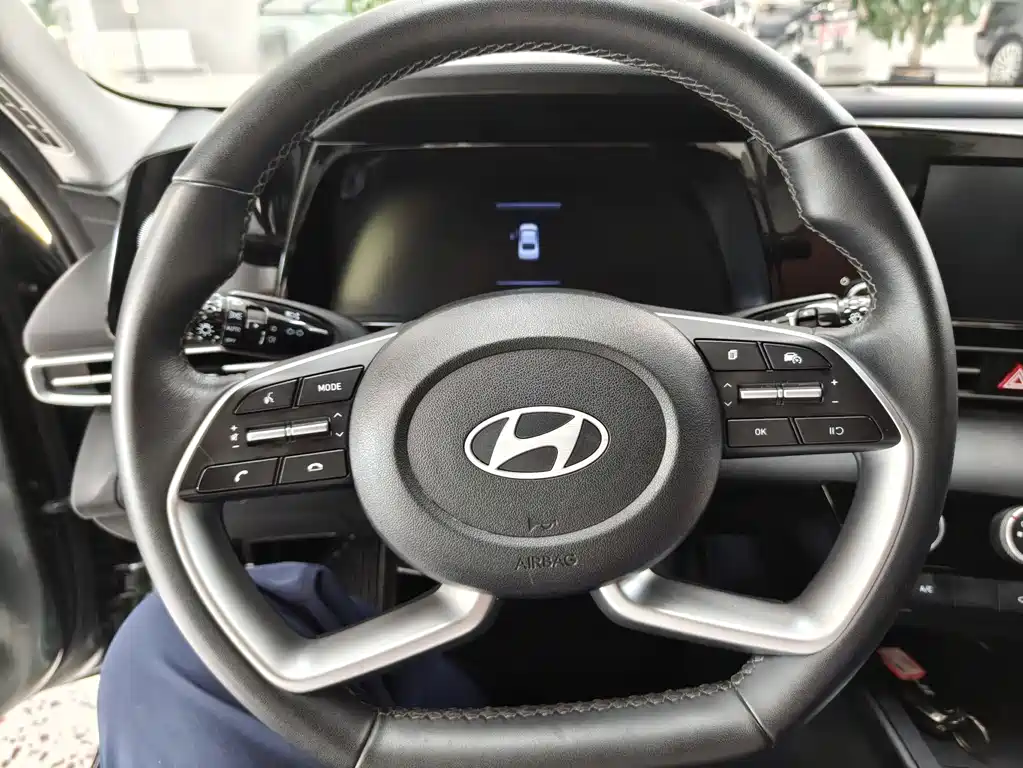 Hyundai Elantra — фото 7