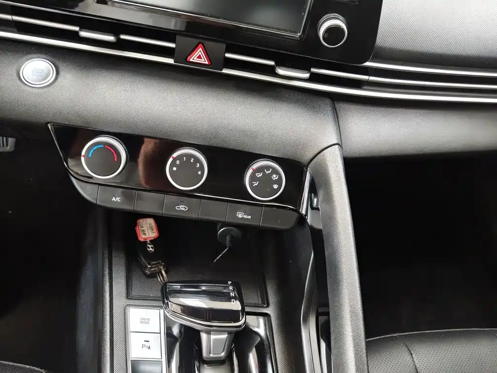 Hyundai Elantra — фото 8