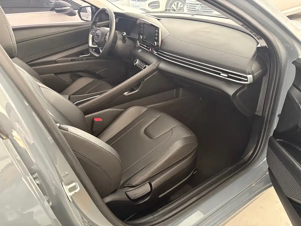 Hyundai Elantra — фото 6