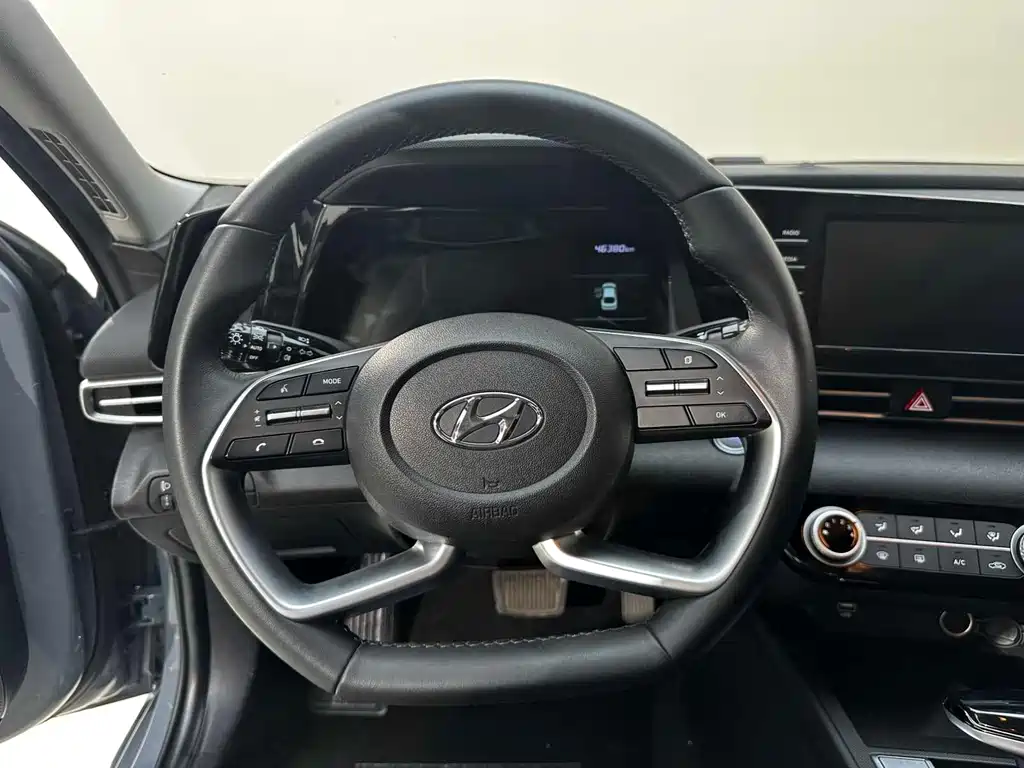 Hyundai Elantra — фото 14