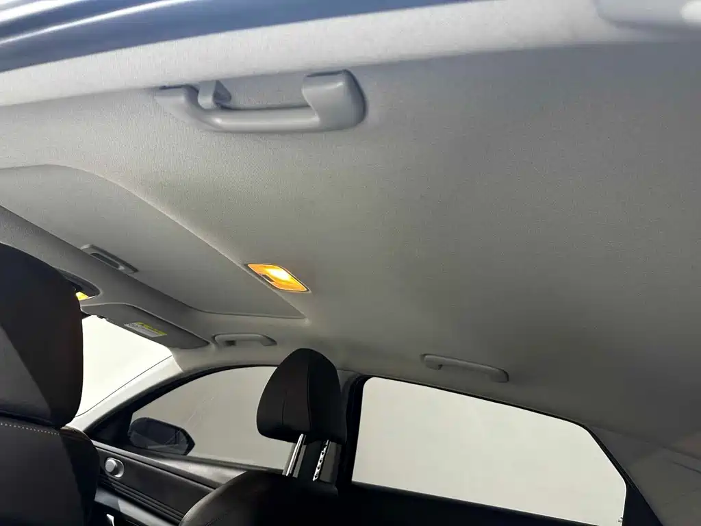 Hyundai Elantra — фото 17