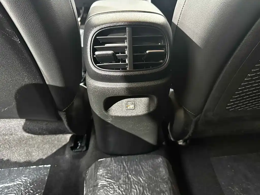 Hyundai Elantra — фото 20