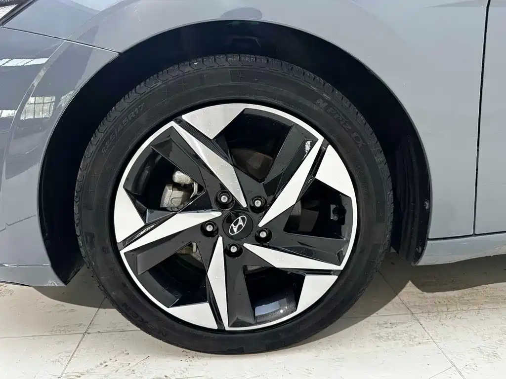 Hyundai Elantra — фото 29