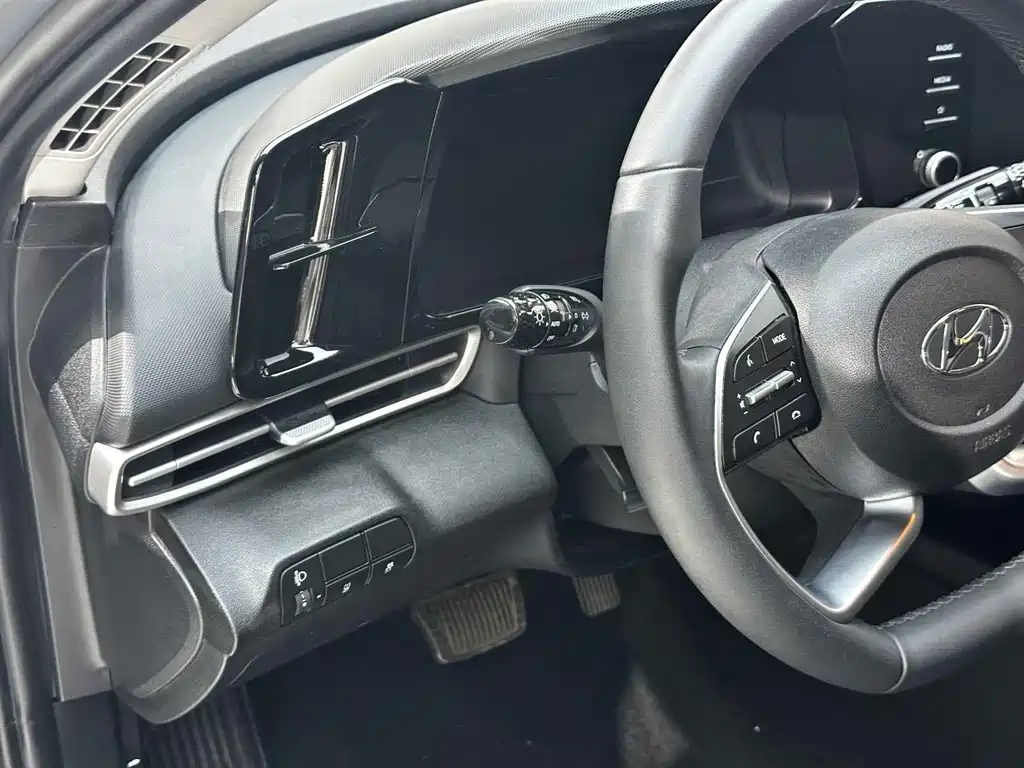 Hyundai Elantra — фото 10