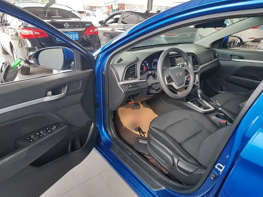 Hyundai Elantra — фото 16