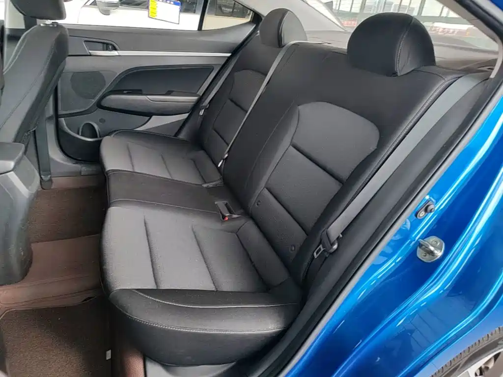 Hyundai Elantra — фото 17
