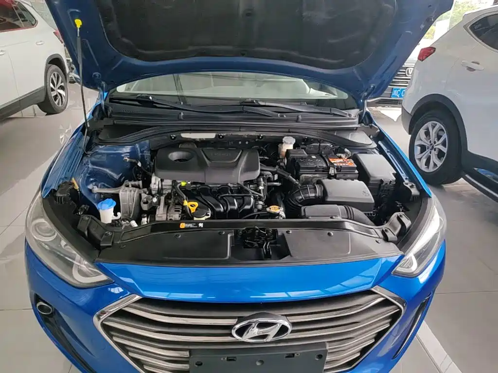 Hyundai Elantra — фото 20