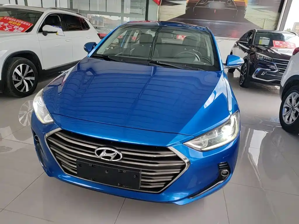 Hyundai Elantra — фото 3