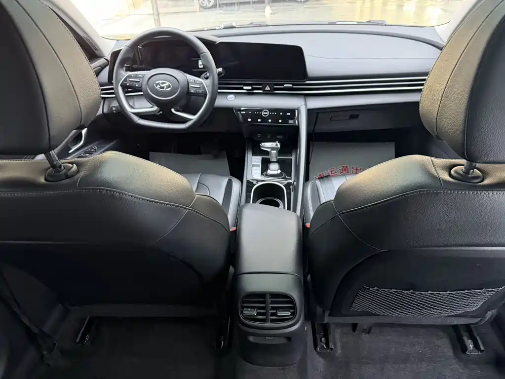Hyundai Elantra — фото 11