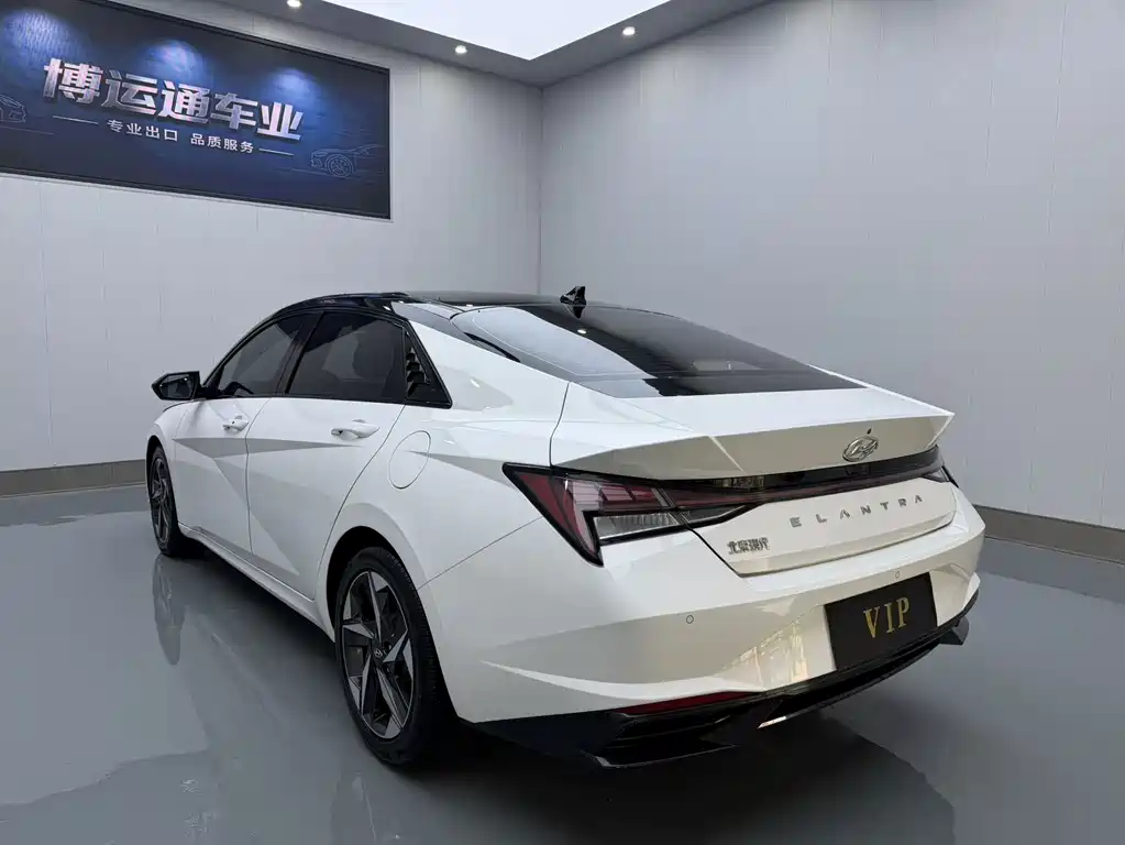 Hyundai Elantra — фото 4