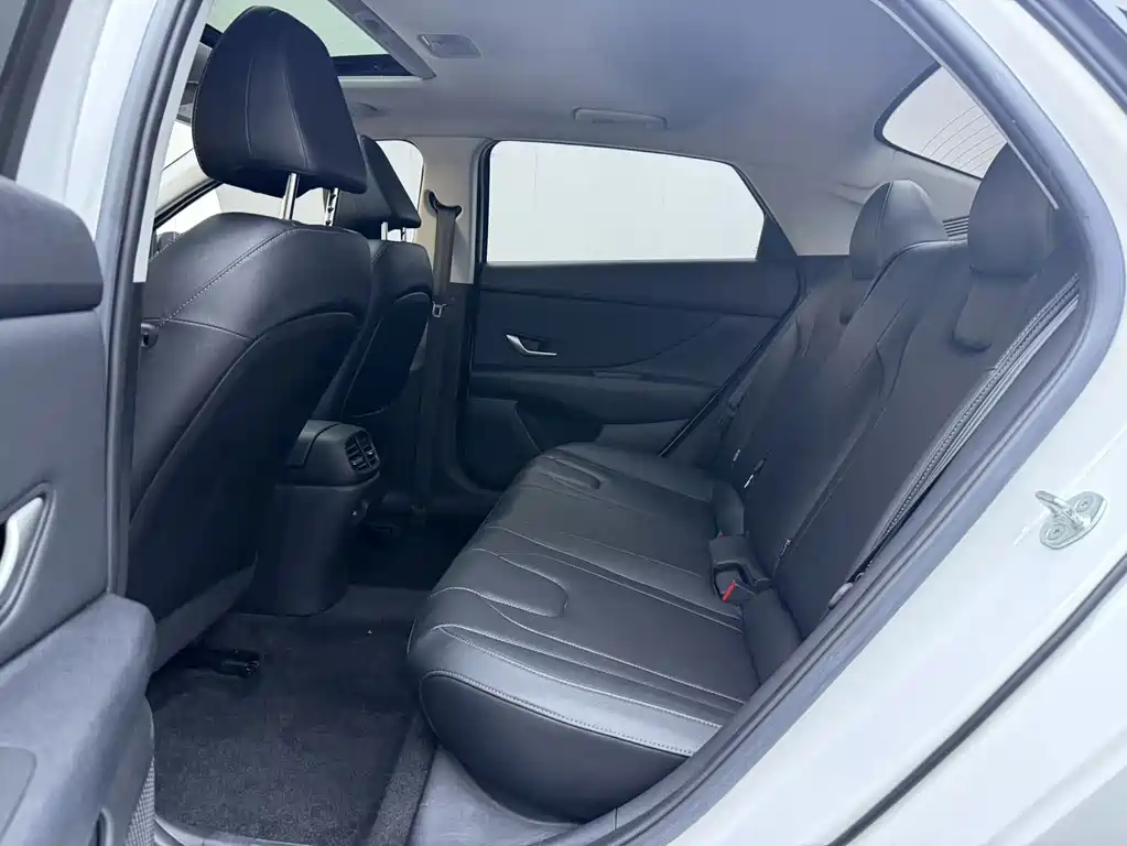 Hyundai Elantra — фото 9