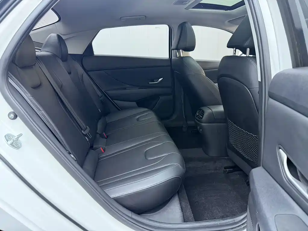 Hyundai Elantra — фото 10